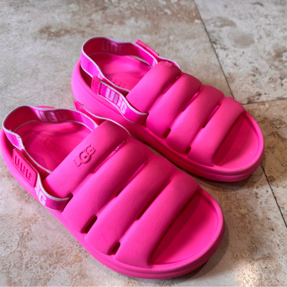 UGG Sport Yeah Sandals Girls Size 6 Taffy Pink Slides Logo Ankle Strap (used)